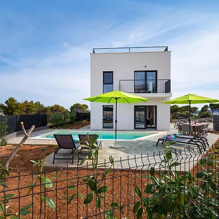 Sundeck - Near Sibenik Brodarica (Sibenik-Knin)