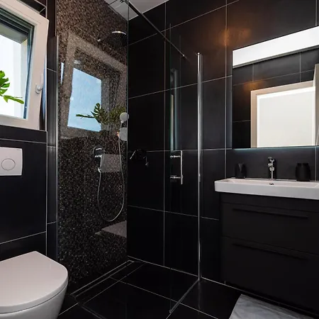 Vakantiehuis Sundeck - Near Sibenik Brodarica (Sibenik-Knin)